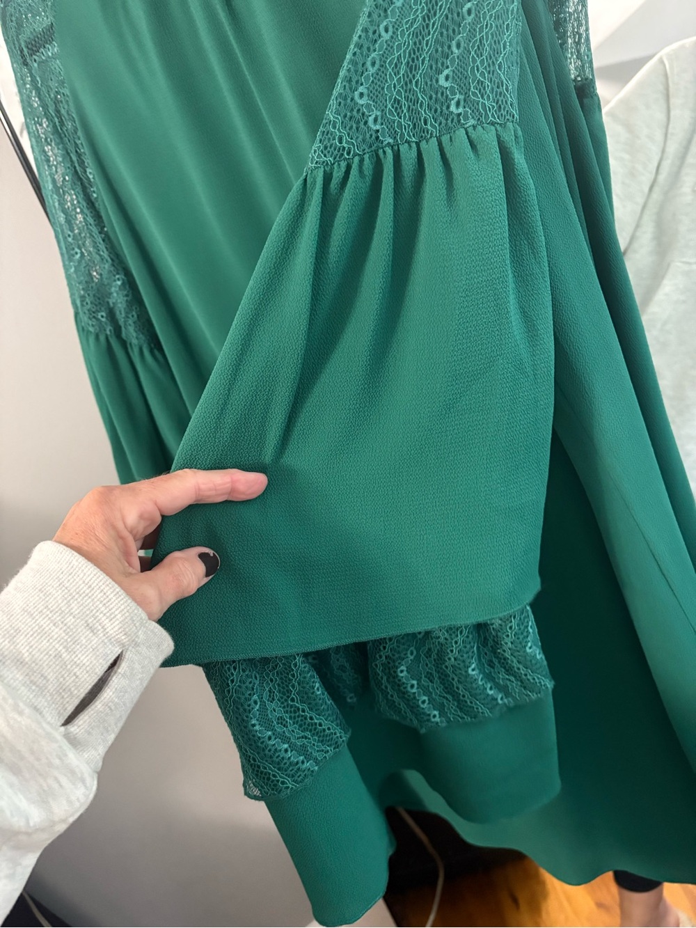 VENUS Emerald Green Lace-Trim Long Sleeve Dress - Picture 5 of 10
